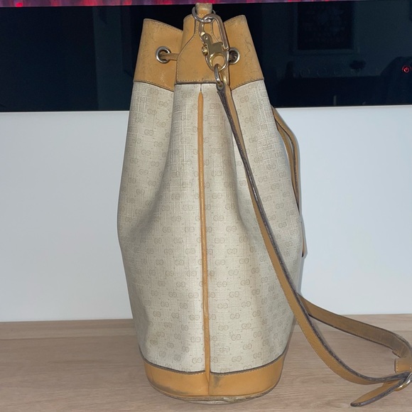 Authentic Gucci Vintage White Monogram Canvas Drawstring Bucket Bag - Picture 5 of 16